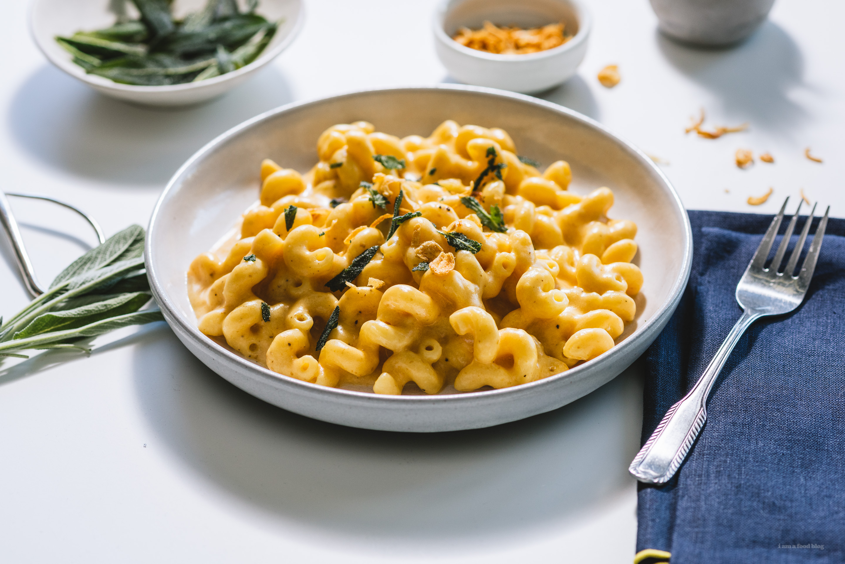 One Pot Creamy Pumpkin Mac and Cheese Recipe - www.iamafoodblog.com