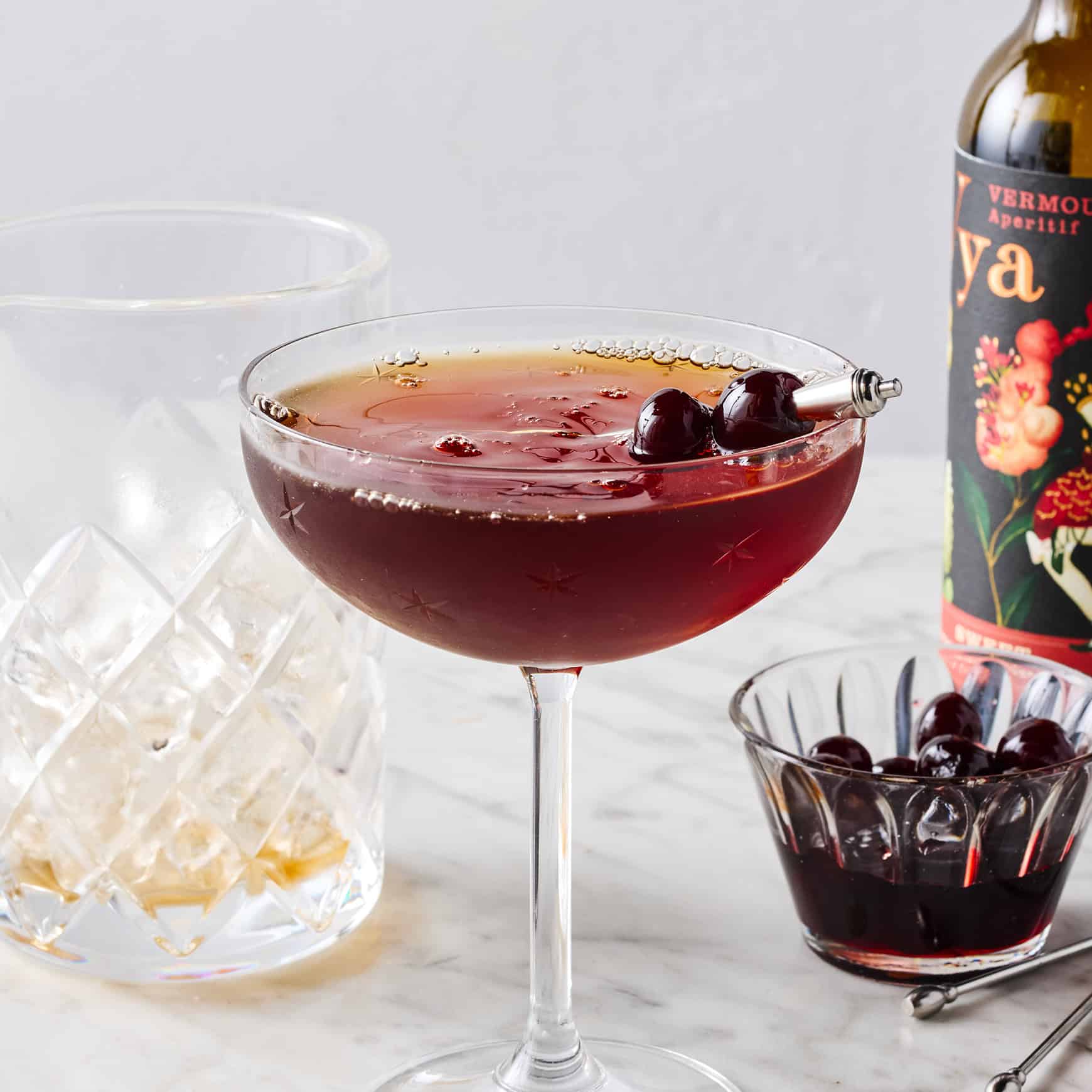 Best Thanksgiving drinks - Manhattan cocktail
