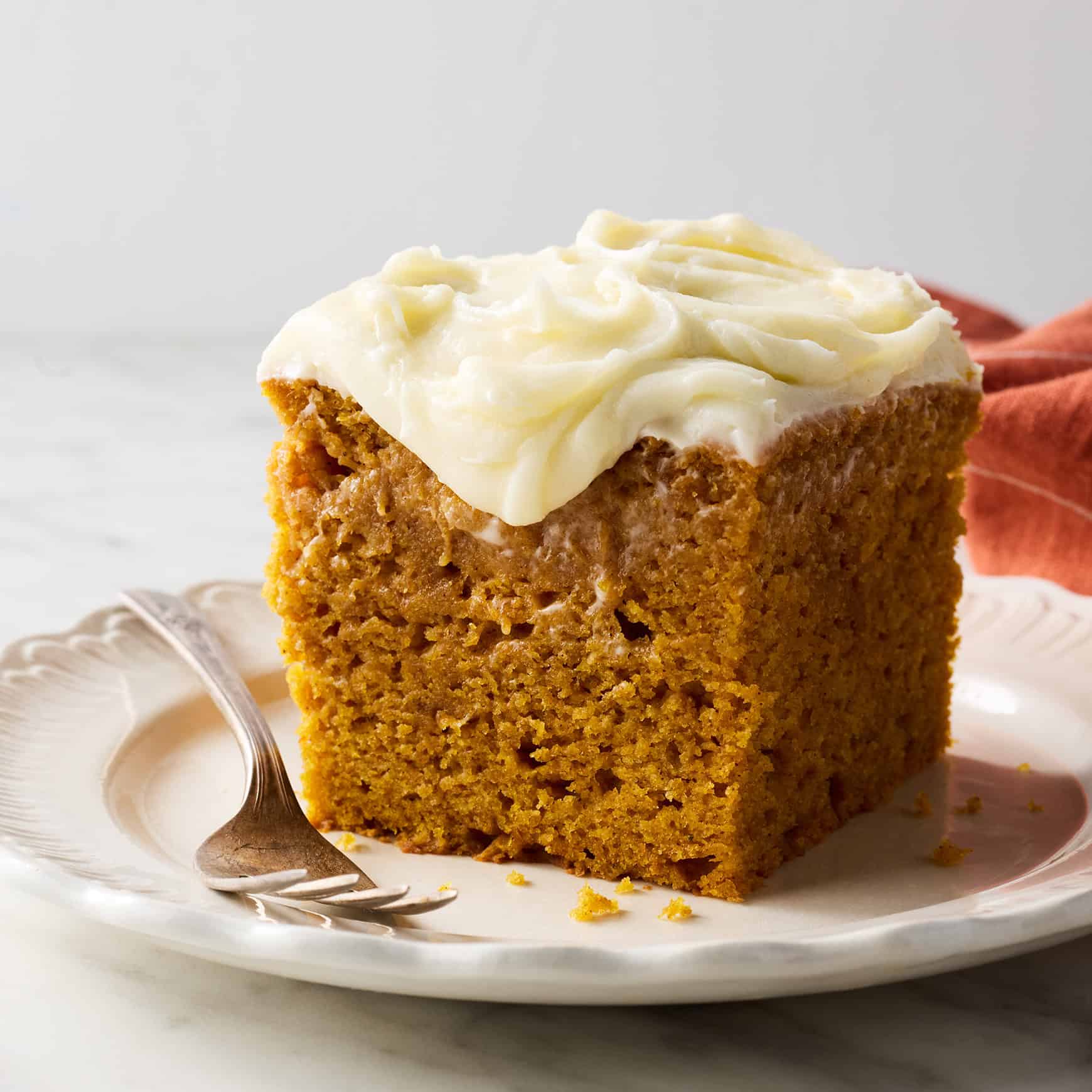 Easy pumpkin cake with cream cheese frosting
