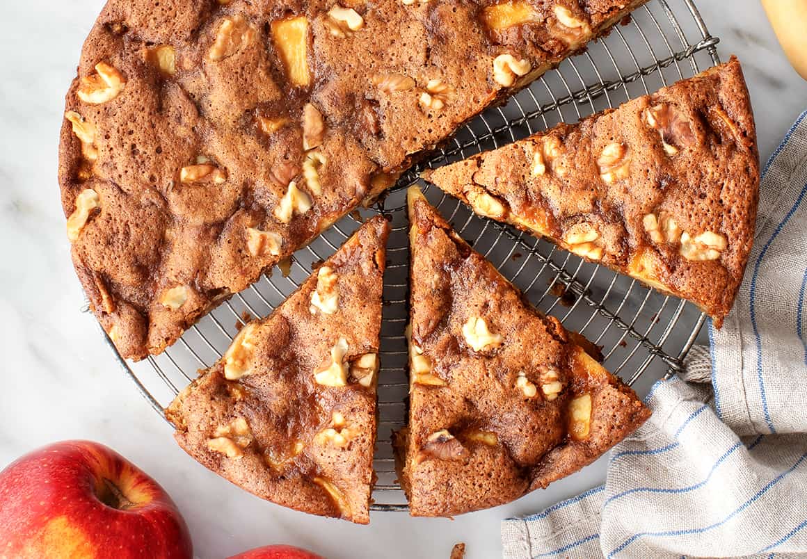 Easy Thanksgiving desserts - one-bowl apple cake