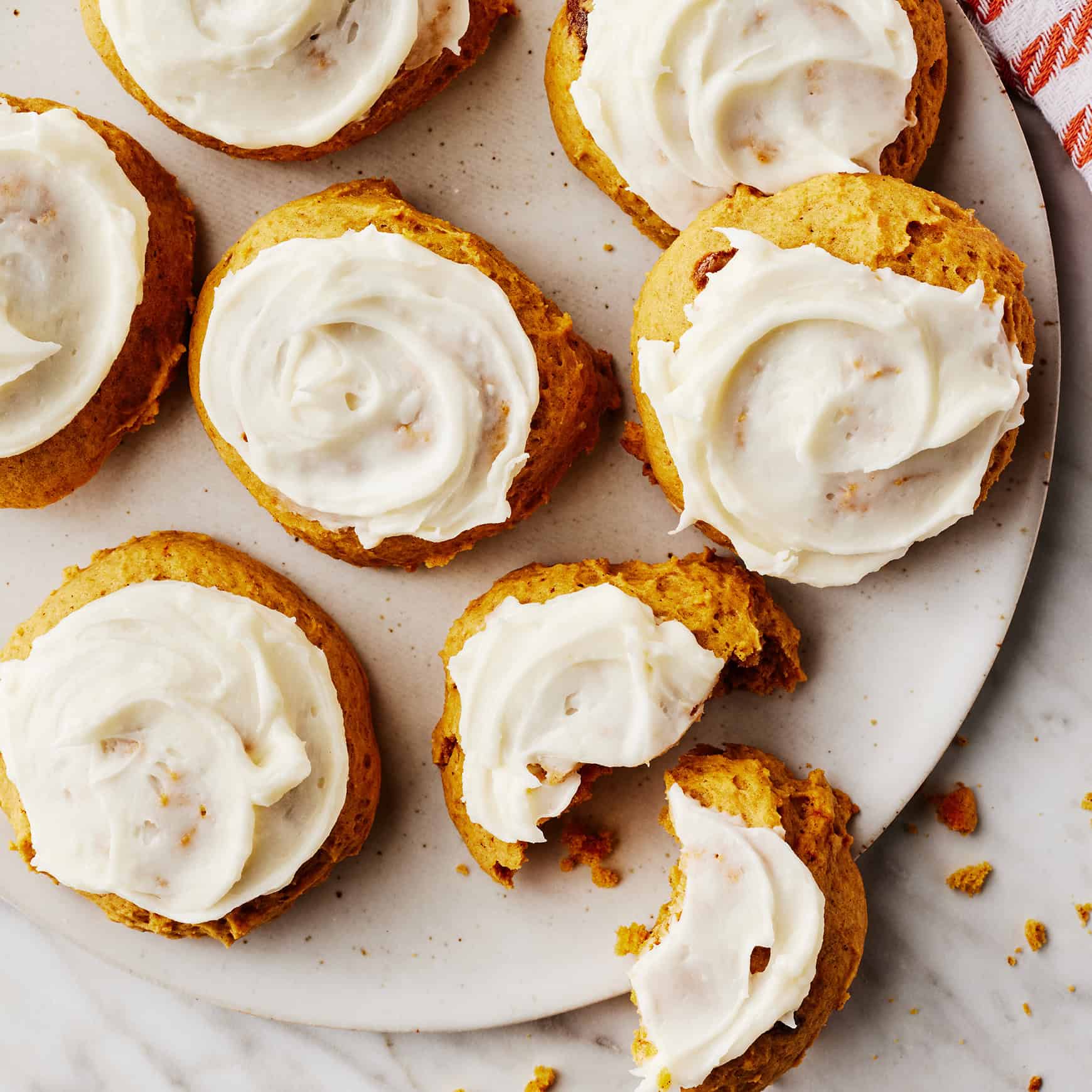 Friendsgiving recipes - soft pumpkin cookies
