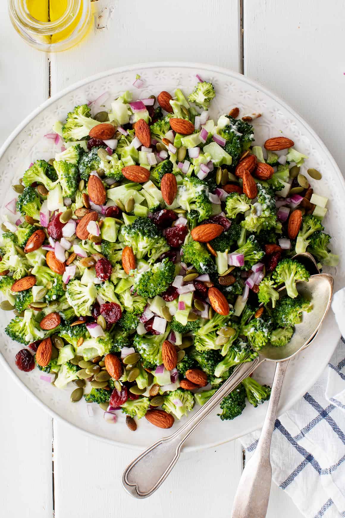 Thanksgiving side dishes - best broccoli salad