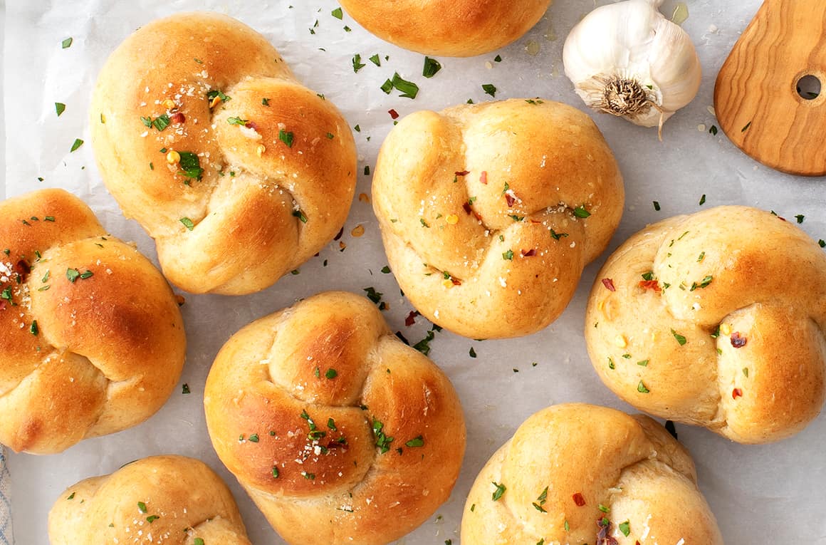 Best Christmas appetizers - garlic knots