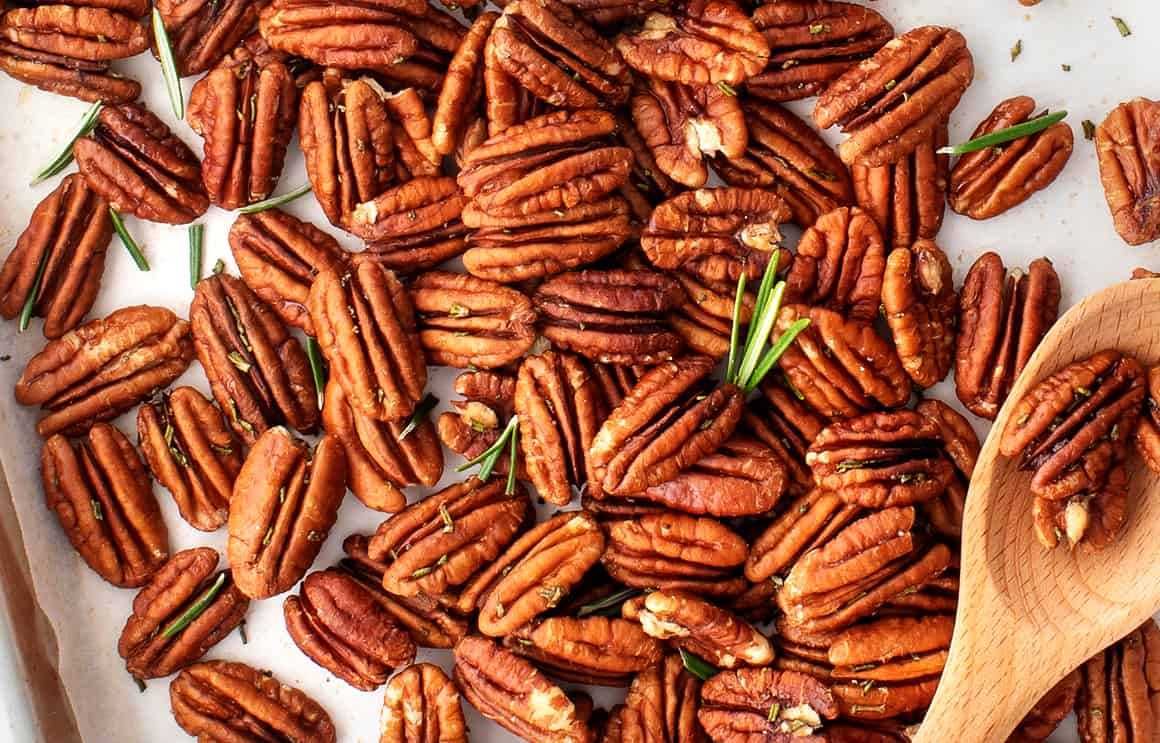 Easy Christmas appetizers - roasted pecans