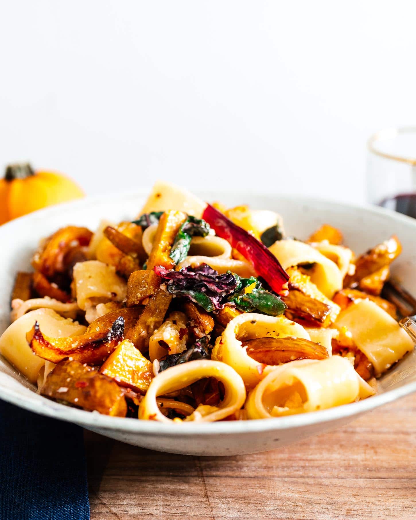 A warm and comforting bowl of fall pasta: pan roasted honeynut squash creamy garlicky noodles. #pasta #dinner #recipe #garlic #honeynutsquash #honeynut #squ
